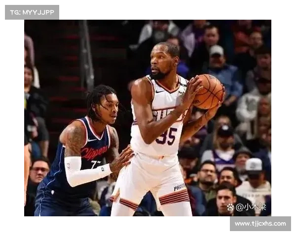 布克在比赛中如何通过鼓舞士气与激励队友提升球队整体表现